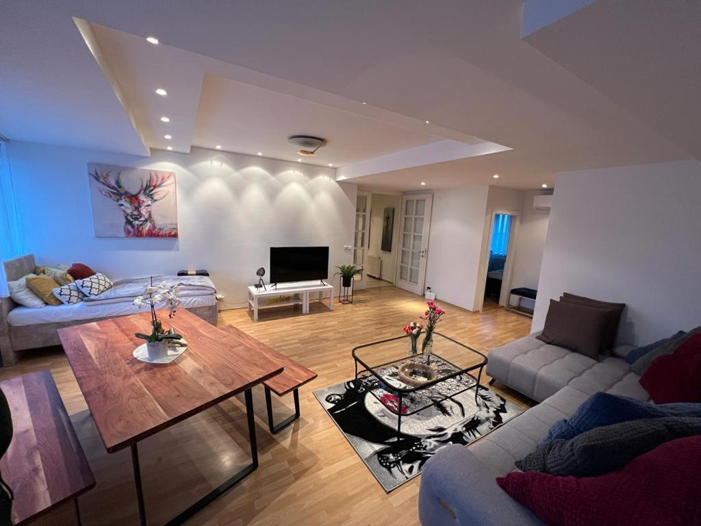 Iren Apartment Bratislava Bagian luar foto
